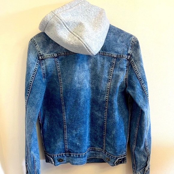 ⭐️Guess Blue Denim Jacket with Gray Hood⭐️ - Picture 13 of 13